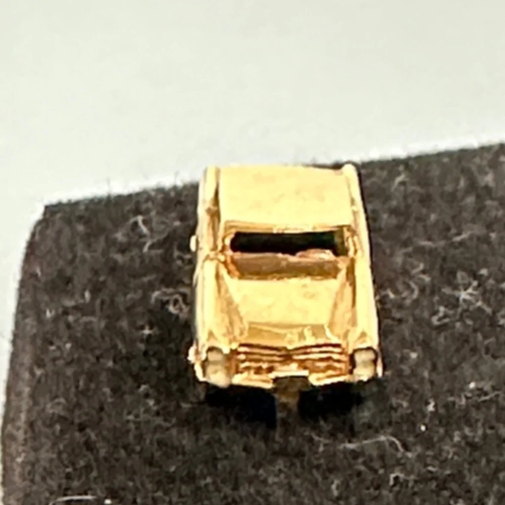 14k real solid Gold Classic Car Pin​